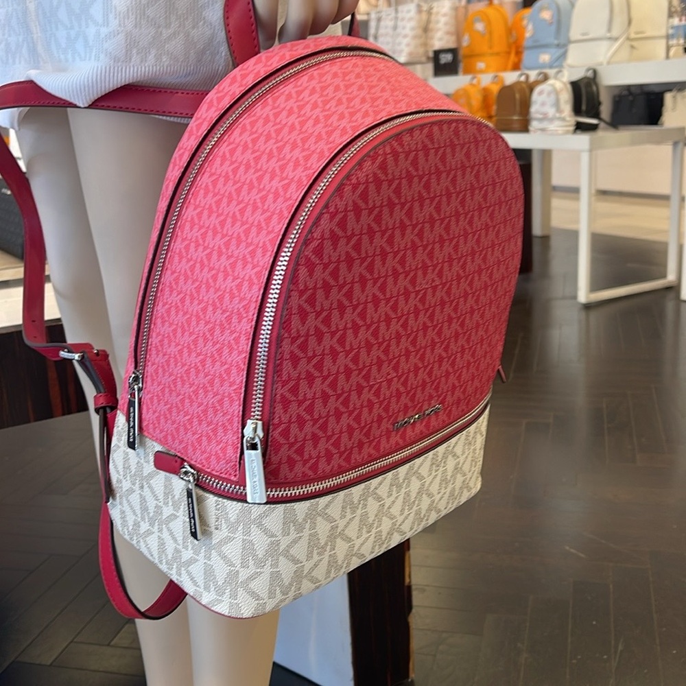 MICHAEL KORS Rhea Medium Zip Color-Block Signature Logo Backpack
DKRSPBRYMLT
NWT - Picture 6 of 16